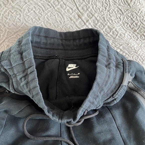 Black Womens Nike tech sweatpants size xs - Picture 2 of 3